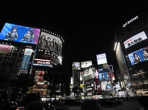 渋谷駅ハチ公口前の国内最大街頭ビジョンで、akb48のライブを生中継放映 ～大型ビジョン5面連動による、史上初の渋谷駅前ジャックを実現