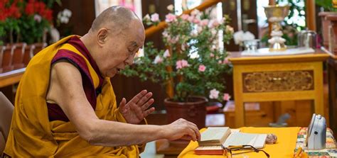 His Holiness The Dalai Lama Begins Teachings On Tsongkapas Essence Of