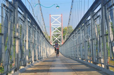 Kementerian Pupr Bangun Jembatan Gantung Antara Foto