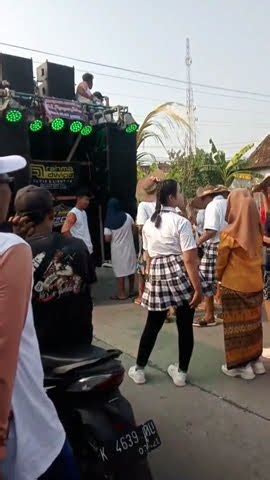 Bocil Rela Naik Di Atas Truk Sound Horeg Awass Jatuh Prabowomania