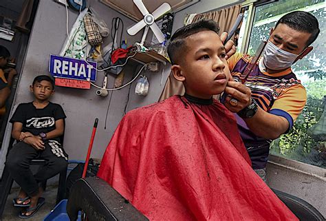 Kedai Gunting Rambut Diserbu Pelajar Bojeng Utusan Malaysia