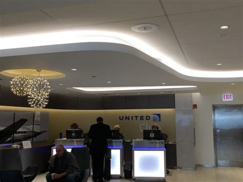 ORD: United Airlines United Club (Gate B18) (Temporarily Closed ...