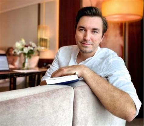 DescoperĂ Cine Este Doctor Mihail Sunt Tatăl Anastasiei Un îngeraş