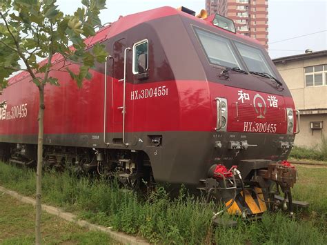 Electric Locomotive Cab Improved Design 普象网