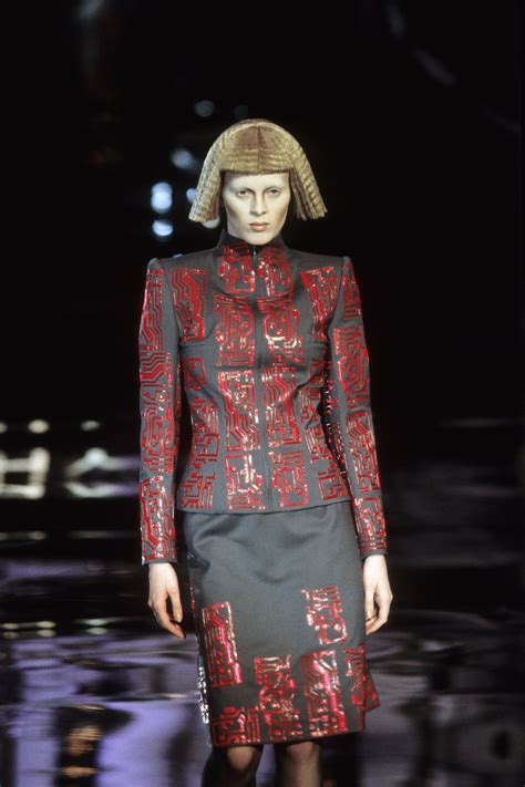 Givenchy Fall 1999 Ready To Wear Fashion Show Details Alexander Mcqueen