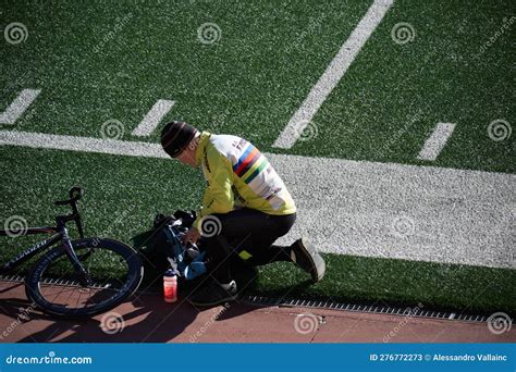 Professional Cyclist Training at Velodromo Vigorelli Editorial Stock ...