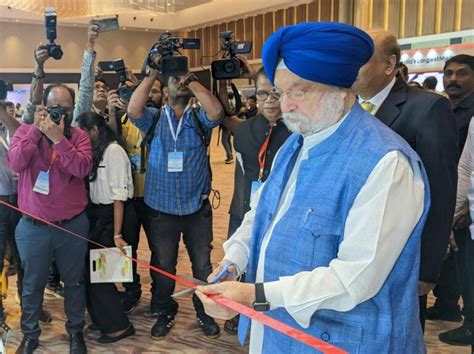 Union Minister Hardeep Singh Puri Inaugurates Pune Metro Stall At UMI