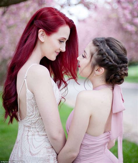 Lesbian Couple Take Prom Pictures At Taco Bell Before The Dance Daily Mail Online