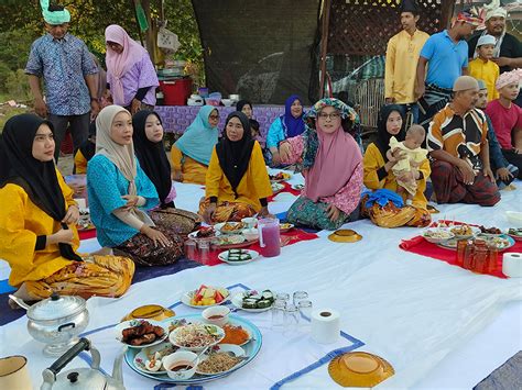 Tradisi Berbuka Puasa Ala Era 70 An Gamit Nostalgia Makan Setalam