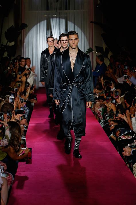 Pin On Dolce Gabbana The Naked King Men S Fashion Show