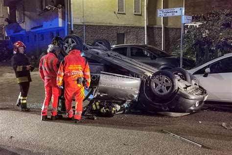 Nuoro Perde Il Controllo Dell Auto Si Ribalta E Fugge Paura In Via