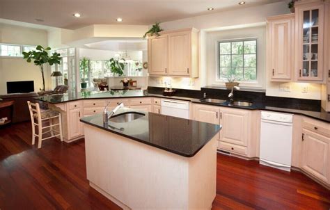 36 Inspiring Kitchens With White Cabinets And Dark Granite Pictures