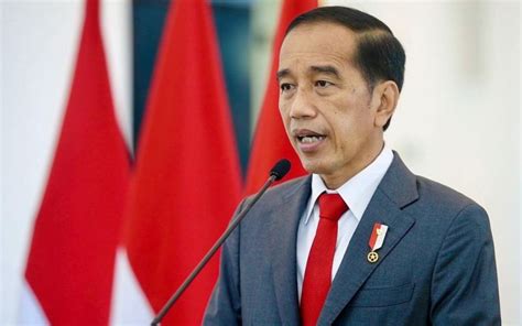 Jokowi Anugerahkan Tanda Kehormatan Kepada Tokoh Berjasa