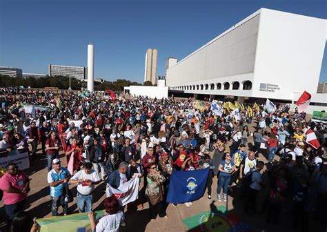 Ato P Blico Em Defesa Do Sus Da Vida E Da Democracia Re Ne Militantes