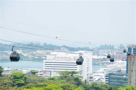 Premium Photo | Cable car in singapore.