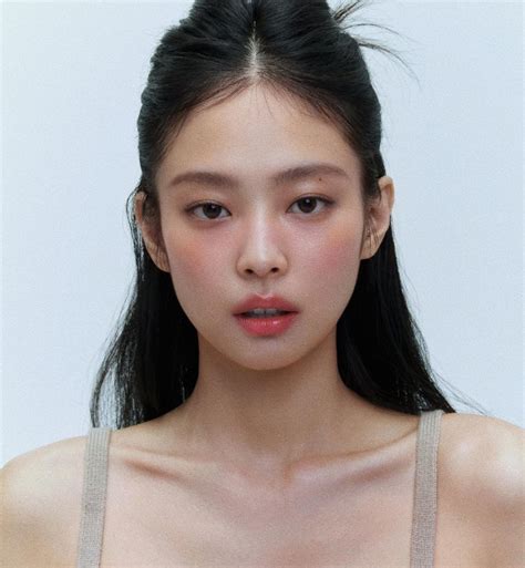 Blackpinks Jennie Kim Sultry Poses On Instagram