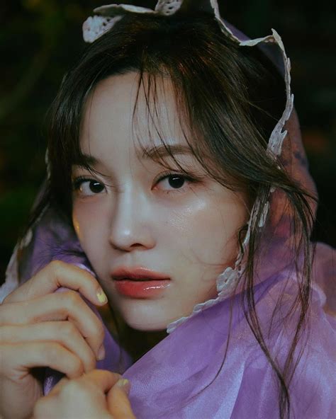 Business Proposal Actress Kim Sejeong Leaves Fans Breathless With New