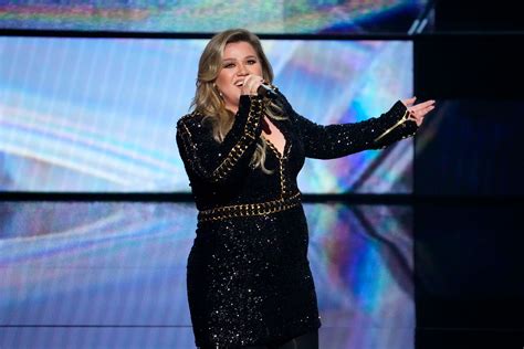 Kelly Clarkson Is Releasing An Ep Of Kellyoke Covers Nbc Insider