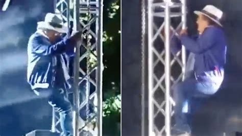 Al Bano Si Arrampica Su Traliccio Durante Concerto Video LA7