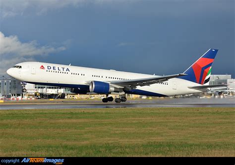 Boeing Er Delta Air Lines N Dz Airteamimages