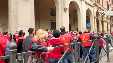 Sindacato Contro Sindacato In Via Marconi Protesta Si Cobas Davanti