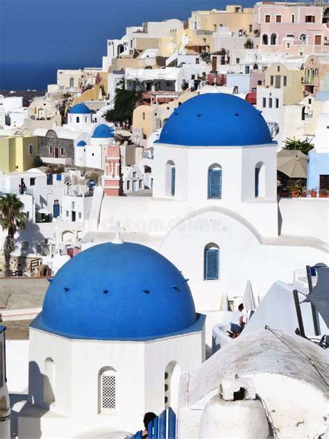 Bonita Arquitectura Azul Y Blanca En Santorini Grecia Imagen De Archivo