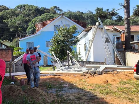 Trabalhador é levado ao hospital após sofrer acidente em obra de Campo