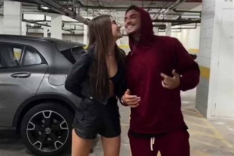 Jade Picon e Gabriel Medina são vistos aos beijos durante festa