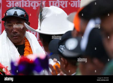 El De Mayo De En Katmand Nepal Los Familiares Y Familiares