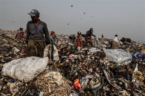 Ghazipur Landfill A Mountain Of Waste Almost The Height Of The Qutub