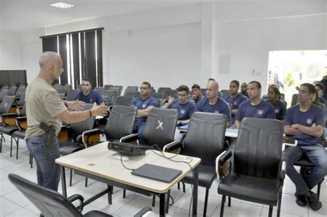 Novos guardas municipais de Barra Mansa passam por treinamento tático e