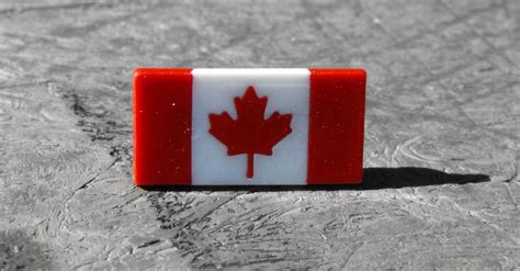 Canadian-Flag-Emoji | Expérience Canadienne