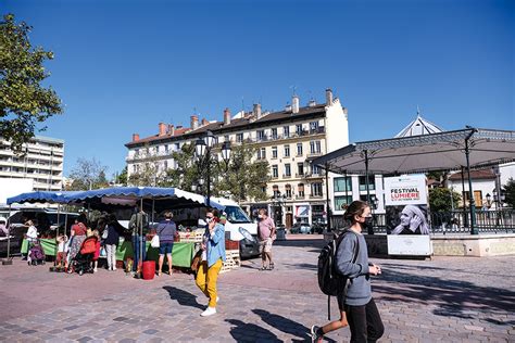 Lyon la requalification de l avenue des Frères Lumière chahutée par l