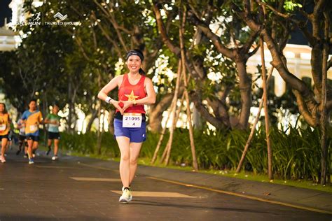 Ho Chi Minh City Night Run Thang Loi Group P Lung Linh Qua Nh