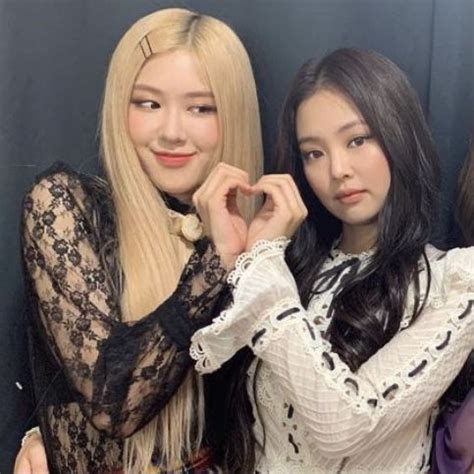 Blackpink Icons Hubby Wifey Rosé And Jennie Lisa Rosé 2 Girl