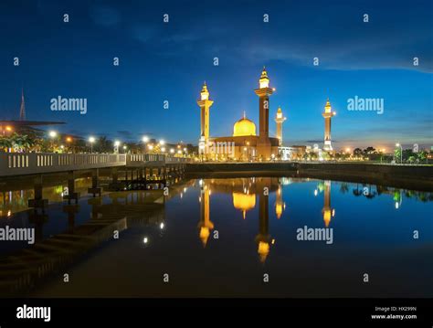 Beautiful Sunrise At Jelutong Mosque Stock Photo Alamy