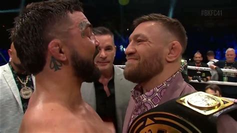 Conor McGregor sostuvo el cinturón de BKFC por primera vez y sorprendió