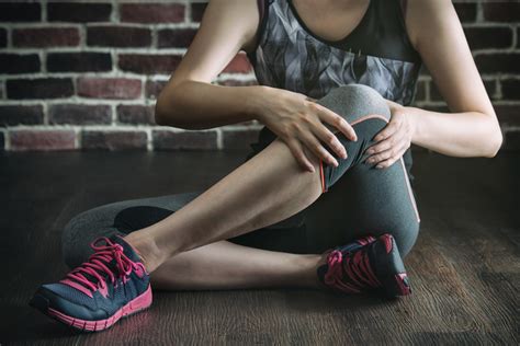 Resistance Band Workout to Help Strengthen your Knees | The Human Trainer