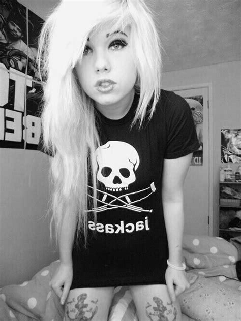 If I Could Pull Off The Scene Girl Thing I Would Emo Scene Girls Cute Emo Girls Emo Scene