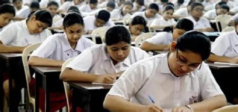 Cbse बोर्ड परीक्षा के पहले दिन पेपर लीक बोर्ड ने छात्रों को अलर्ट कर