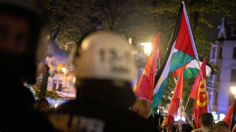 Pro Palästina Demo in Duisburg Zwei Störer in Polizeigewahrsam