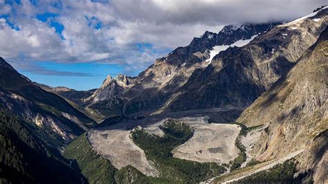 Uno Sciatore Di Anni Disperso Sul Ghiacciaio Dello Stelvio