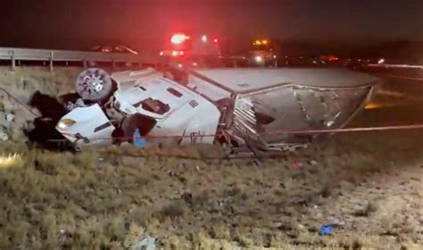 Muere Trailero Sobre Carretera 57 En Arteaga Tras Volcar Su Pesada Unidad