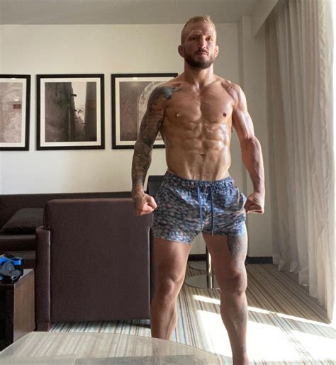 UFC 280 TJ Dillashaw Looks Seriously Shredded Ahead Of Aljamain