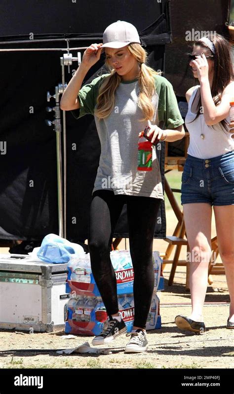 Lindsay Lohan Is Hot Lindsay Was On The Set Of Her New Film Labor Pains Today In The