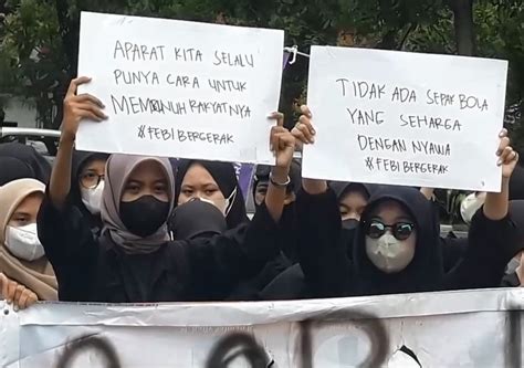 Demo Tragedi Kanjuruhan Di Polda Jatim Mahasiswa Desak Kapolda Dicopot