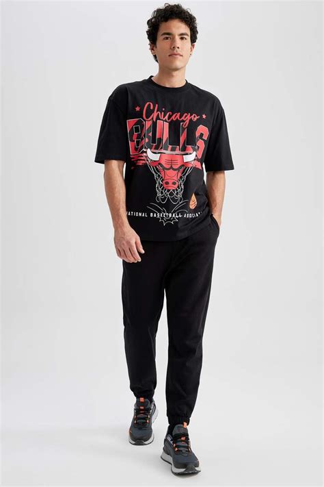 Siyah Erkek DeFactoFit NBA Chicago Bulls Oversize Fit Bisiklet Yaka