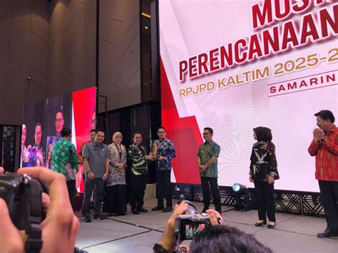 Samarinda Raih Penghargaan Tertinggi Pembangunan Daerah Di Kaltim