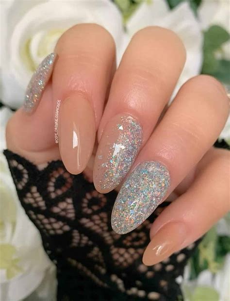 46 Glitter Ombré Nails To Glam Up Your Manicure