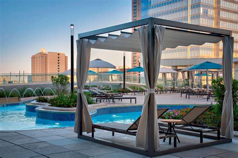 Altitude Rooftop & Pool | Marriott Marquis Houston | Marriott Bonvoy ...